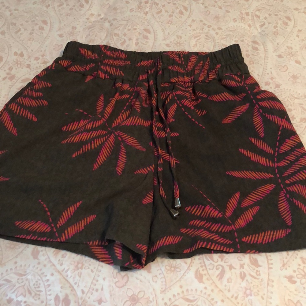 Summer Shorts olive green with pink